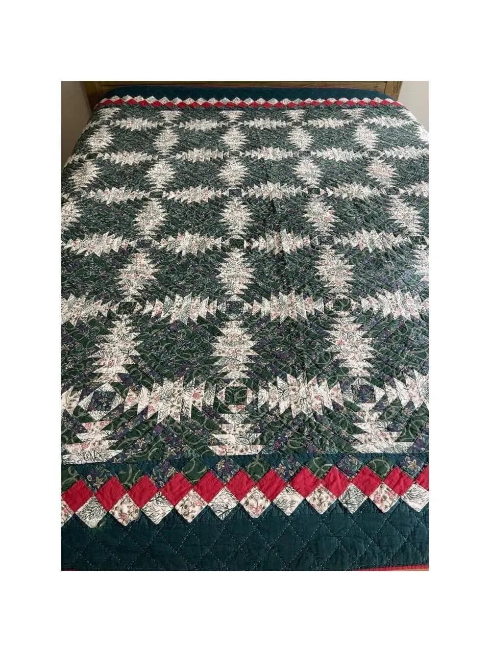 Vintage Handmade Pineapple Patchwork Quilt, 82 x 82 Green Floral Bedspread